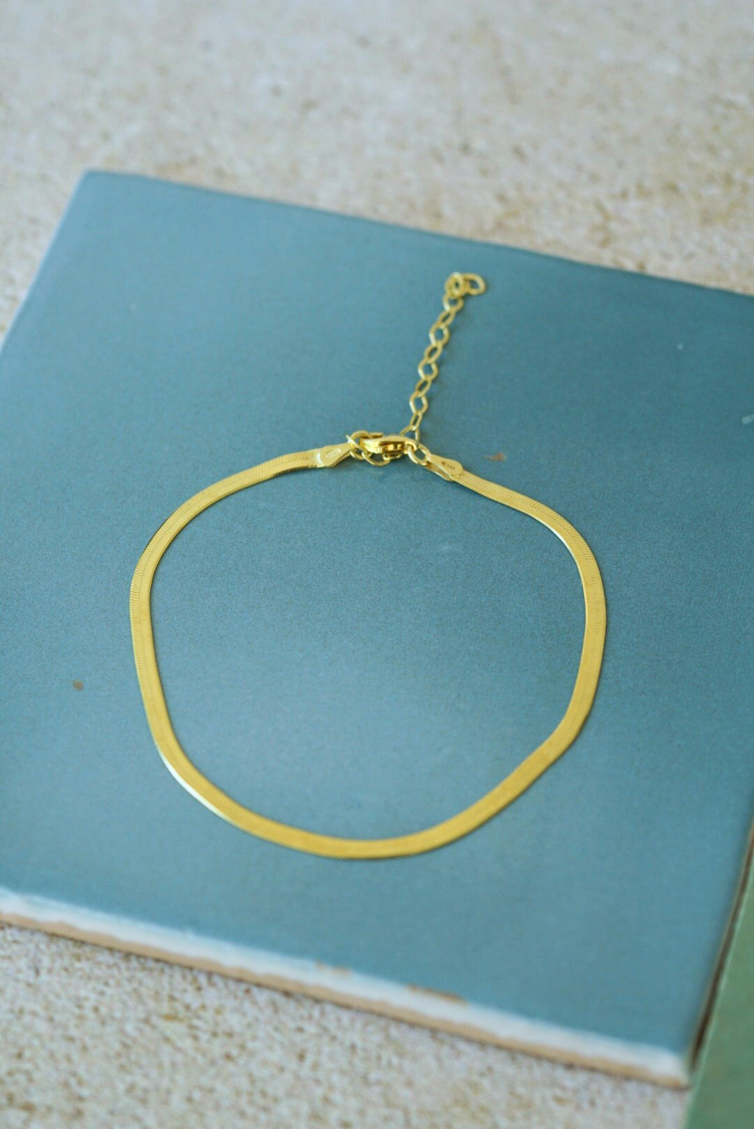 FAYE 3mm Herringbone Chain Bracelet Gold