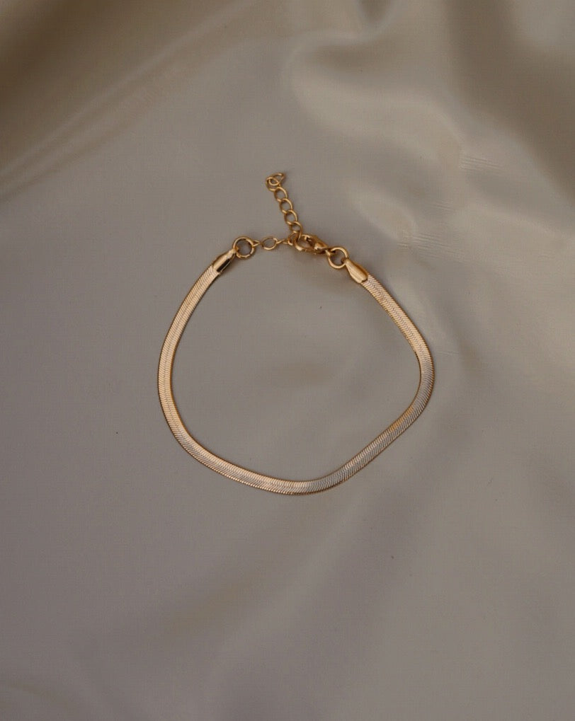 FAYE 3mm Herringbone Chain Bracelet Gold